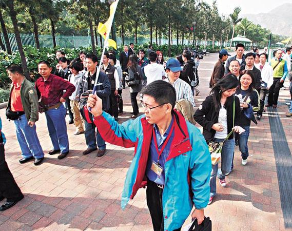 导游人员是依照导游人员管理条例规定取得导游证接受旅行社委派为